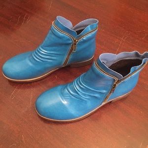 NWOT Teal Booties